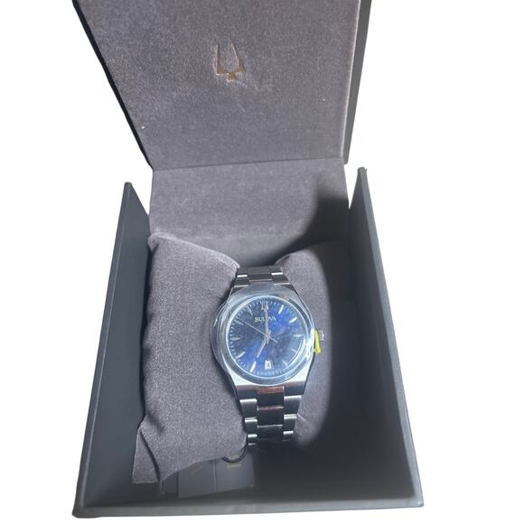 NIB Bulova Surveyor Quartz 96M157 Woman\'s Watch 34mm Silver Minimalist Classic main image 4